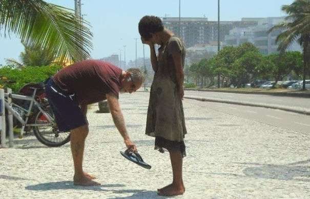 A kind man gives his slippers to a homeless girl in Rio De Janeiro