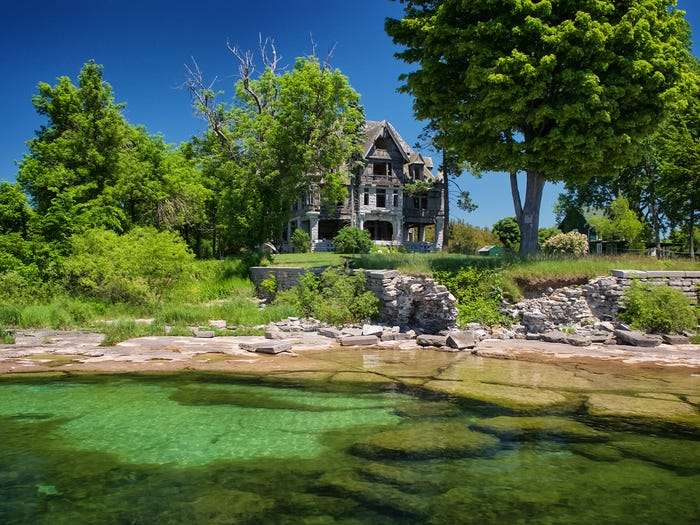 The Carleton Island Villa, New York - Abandoned mansions in the world
