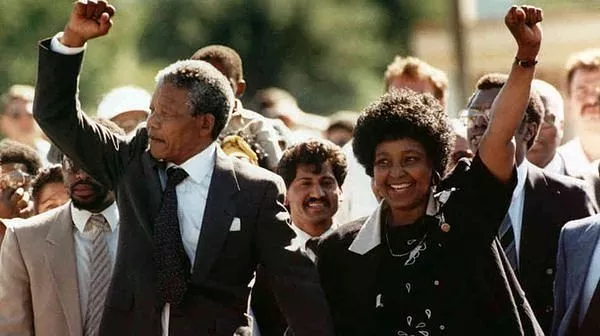 Nelson Mandela released from prison after 27 years