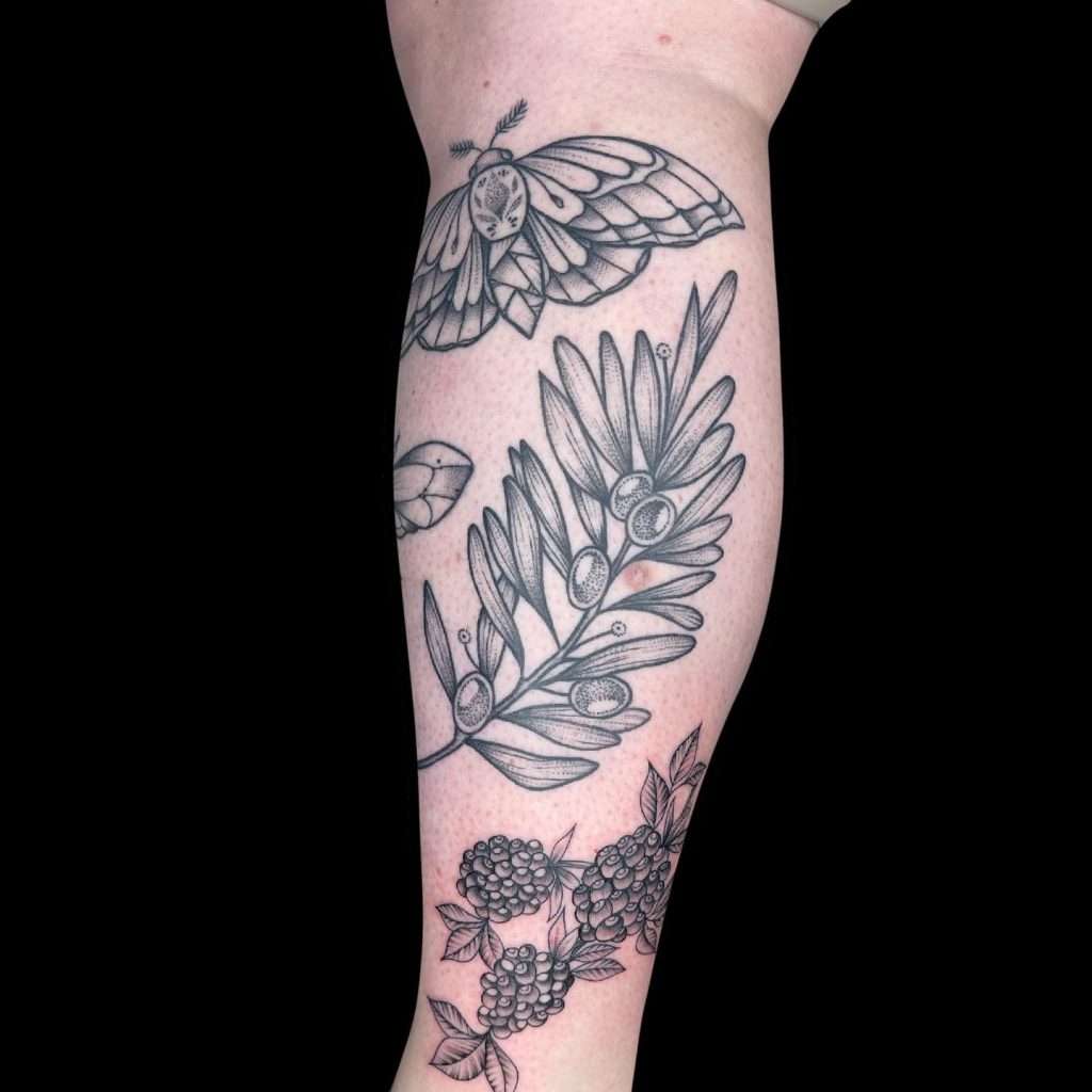 leg tattoos for women, lower leg tattoos for women, lower leg tattoo designs for women, female thigh tattoos history, history of female lower leg tattoos