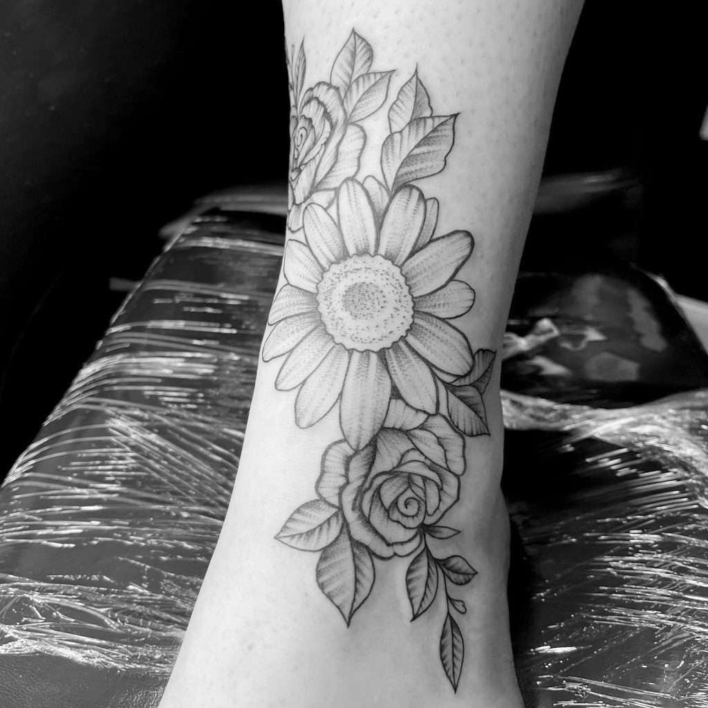 leg tattoos for women, lower leg tattoos for women, lower leg tattoo designs for women, female thigh tattoos history, history of female lower leg tattoos