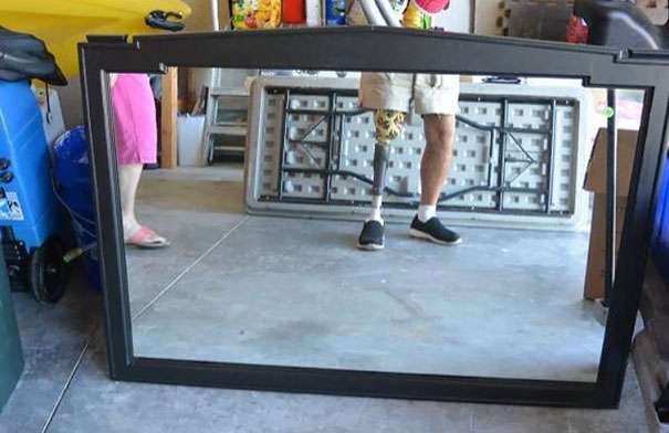 people selling mirrors,selling mirrors,mirrors for sale,people trying to sell mirrors
