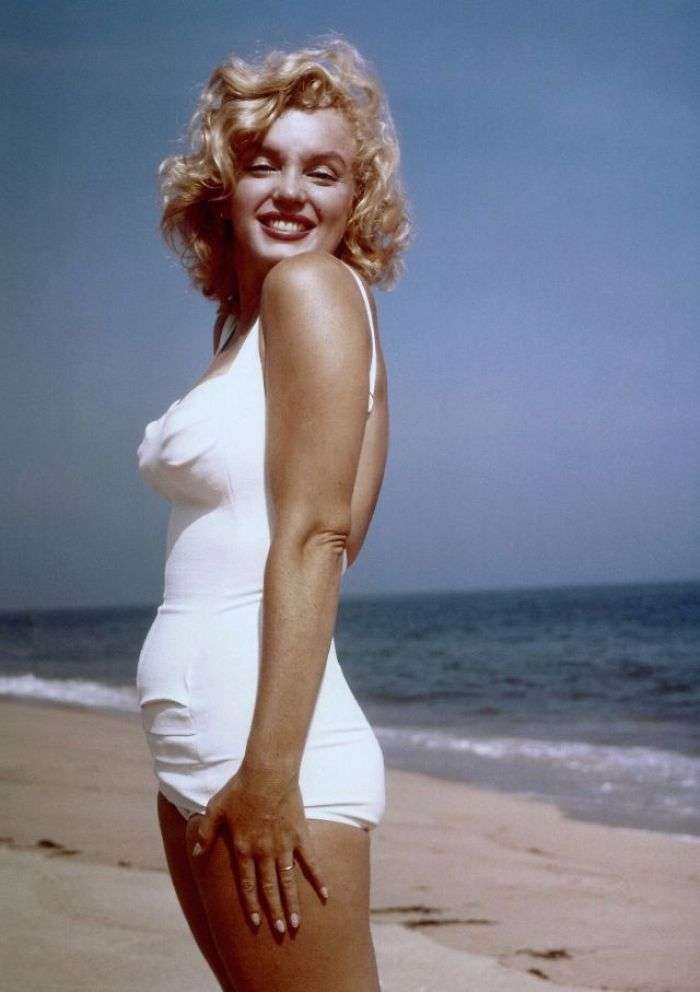 marilyn monroe photoshoot,marilyn monroe famous picture,marilyn monroe iconic photo,marilyn monroe beach,monroe beach