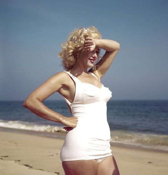 marilyn monroe photoshoot,marilyn monroe famous picture,marilyn monroe iconic photo,marilyn monroe beach,monroe beach