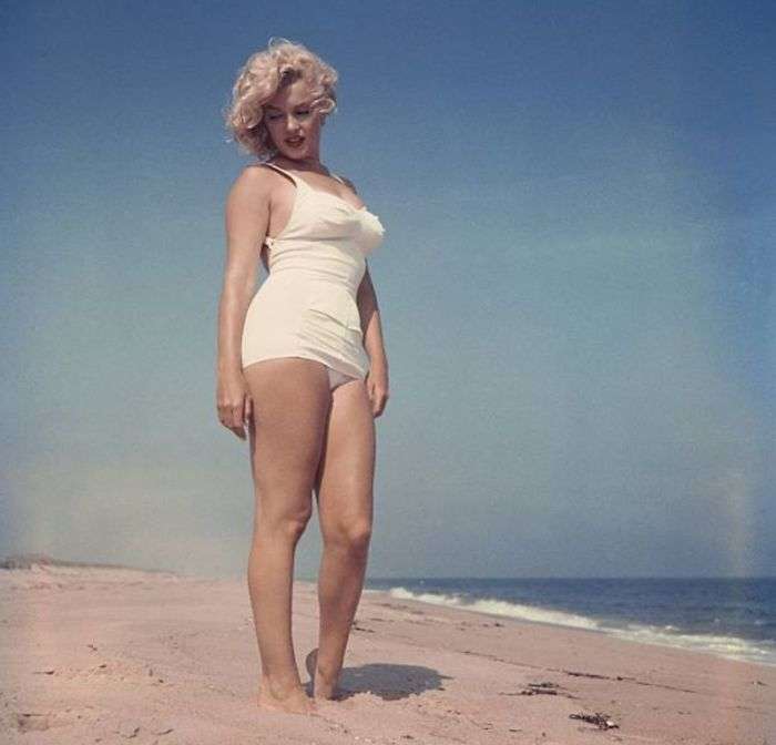 marilyn monroe photoshoot,marilyn monroe famous picture,marilyn monroe iconic photo,marilyn monroe beach,monroe beach