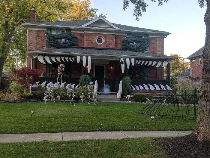 when to decorate for halloween,it halloween decoration,decorate for holloween,halloween car decorating ideas