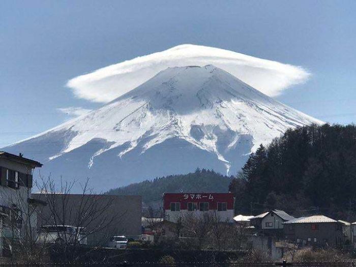 Lenticular Cloud in Mt. Fuji