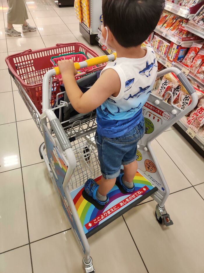 This cart has a place for a kid so that the parents can push the car with the kid