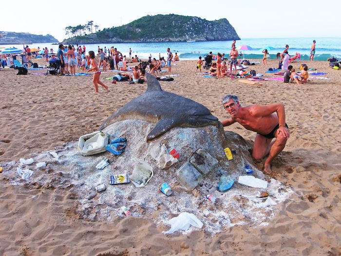 fish sand sculpture