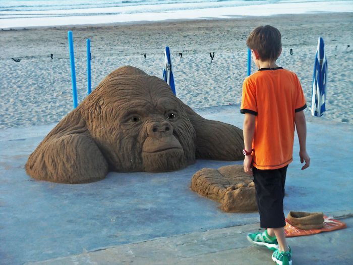 gorilla sand sculpture