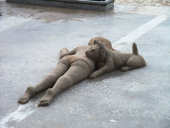 pet sand sculpture