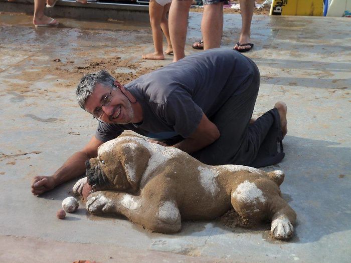 bulldog sand sculpture